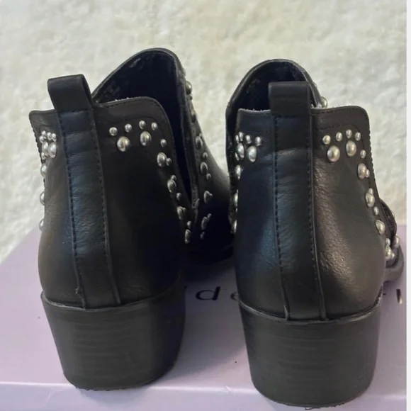 Madden Girl Black Studded Ankle Bootie Sz 8 - Picture 3 of 10